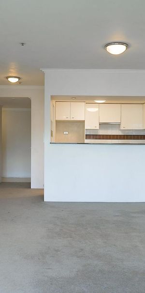 Oversized 91 sq m One-Bedroom Apartment in Prime Kirribilli Location - Photo 1