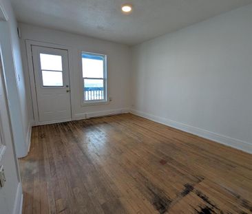 Immeuble - 866 à 882 Short 4 ½ à Louer – Secteur Université / Centr... - Photo 2