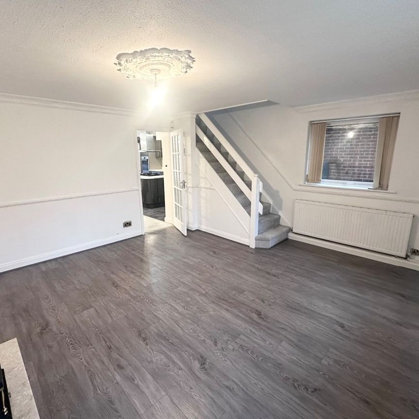 3 Bed Semi-Detached House, Wheatley Drive, NG4 - Photo 1