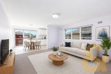 Modern 2-bedroom top floor apartment - Photo 5