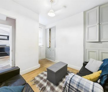 4 bedroom private hall to rent - Photo 1