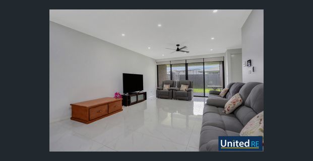 SINGLE STOREY FOUR BEDROOM FAMILY HOUSE WITH DOUBLE GARAGE - Photo 1