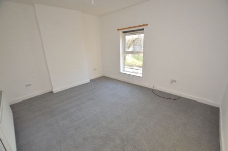 2 Bedroom Terraced House - Photo 3