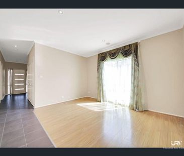 Spacious 4- Bedroom Home in Craigieburn - Photo 3
