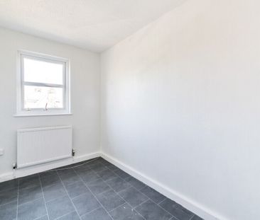 2 bedroom mid terraced house to rent, - Photo 5