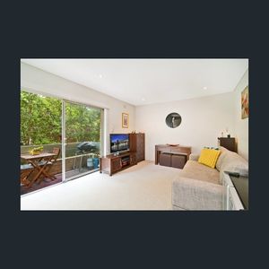 Executive Parkside Living - Photo 2