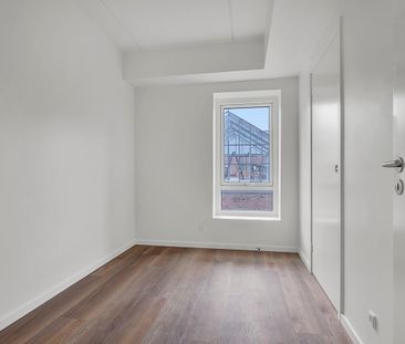 Moderne 4-værelses lejlighed med altan og udsigt i Nørresundby - Photo 3