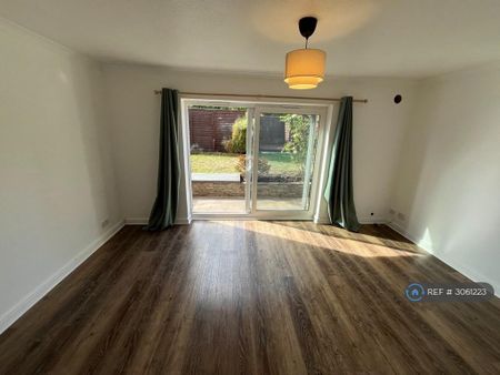 2 bedroom maisonette to rent - Photo 2