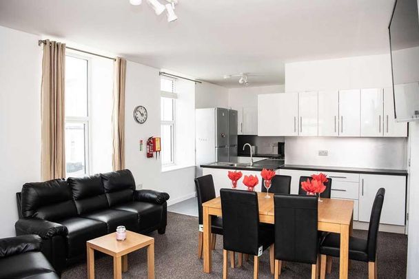 5 bedroom flat to rent - Photo 1