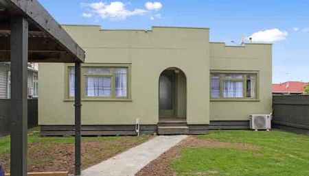 HOSPITAL - 2 BEDROOM - Photo 3