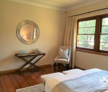 Beautiful Family Living and Entertaining - Photo 6