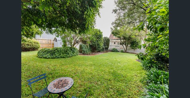 Welcoming family home in peaceful yet central location - Photo 1