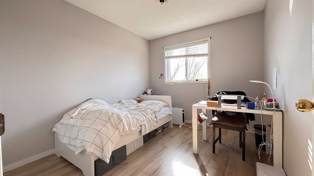 For Lease - 719 PARIS Boulevard, Waterloo, Ontario - Photo 1