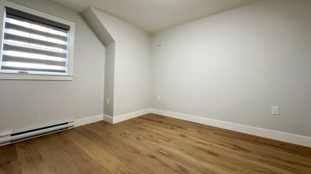 Delta Coach House – Brand New, Private Entry, Great Location. - Photo 2