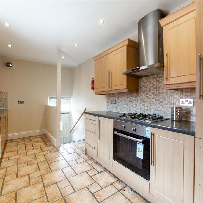 6 bedroom maisonette to rent - Photo 1