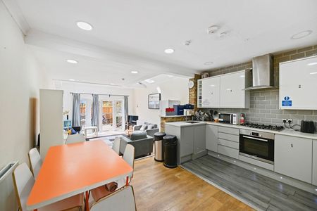 4 Bed Terraced House, Chingford Road, E17 - Photo 3