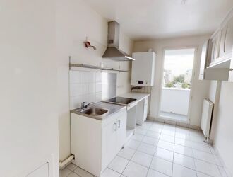 Location Appartement 4 pièces 84 m2 à Chartres - Photo 4