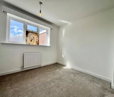 High Ash Avenue, Leeds - Photo 3