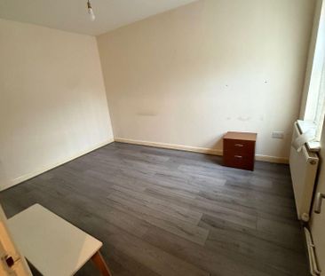 1 bedroom in a flat share to rent - Photo 1