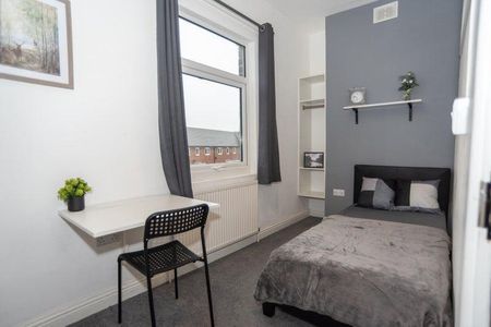 1 bedroom in a house share to rent - Photo 3