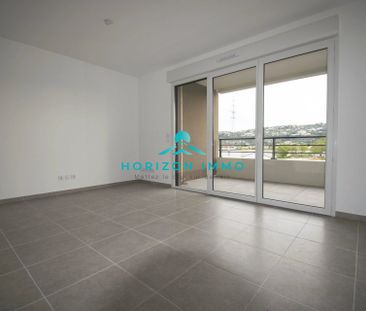 Location Appartement 2 pièces 42m² ST LAURENT DU VAR 06700 - Photo 2