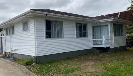 Wonderful home on Waimai Ave - Photo 2