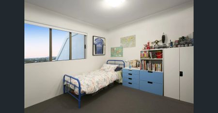 Stunning Top Floor North Facing Penthouse Apartment with City View - Photo 4