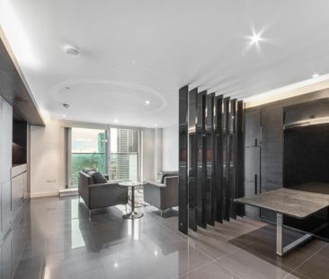 Studio Flat, Pan Peninsula Square, E14 - Photo 1