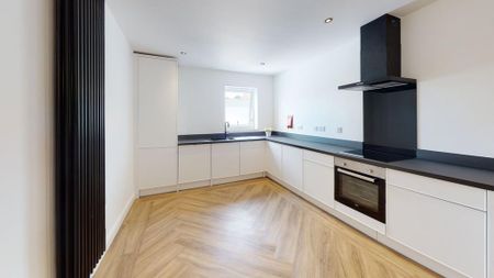 4 bedroom flat to rent - Photo 5