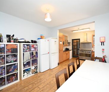 Room Rental 5 9 Eglantine Avenue, Belfast, BT9 6DW - Photo 1