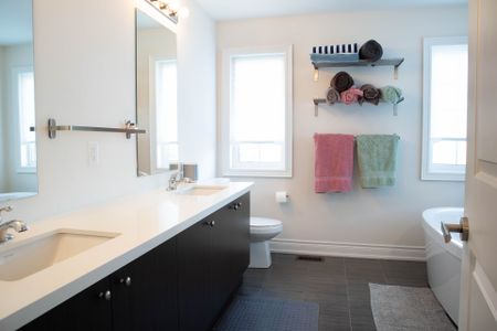 For Lease - 105 Balsdon Hollow, East Gwillimbury, Ontario - Photo 5