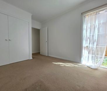 STREET FRONT 3 BEDROOM BEACHSIDE VILLA - Photo 6