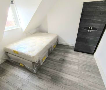 Room in a Shared House, Upper Tooting Road, SW17 - Photo 1