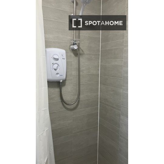 Studio for rent in Castleriada Grove, Dublin - Photo 1