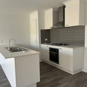 MODERN TOWNHOUSE - Photo 2