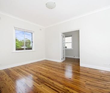 Two bedroom Modern Apartment - Photo 2