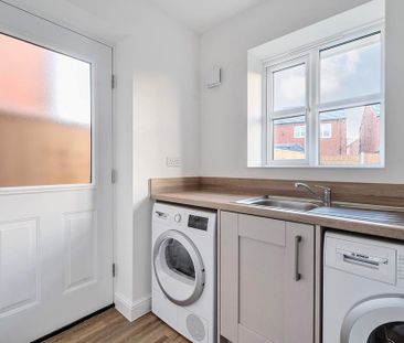 4 bedroom detached house to rent - Photo 3