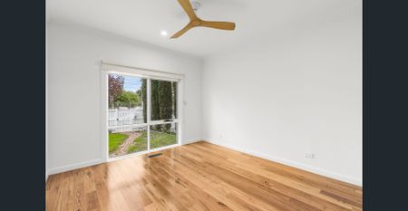 Charming 3-bedroom Residence in Pascoe Vale! - Photo 5