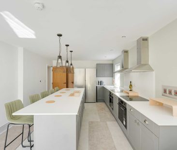 Southmead Road, Filton - Photo 2