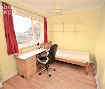 4 bedroom semi-detached house to rent - Photo 6