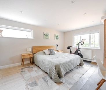 detached to rent Holywell Close, Studham, Dunstable, Bedfordshire, LU6 - Photo 2