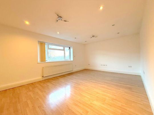3 bedroom apartment to rent - Photo 1