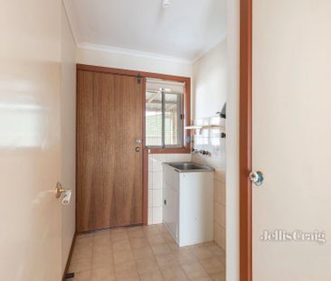 2/5 Alma Court, Springvale - Photo 6