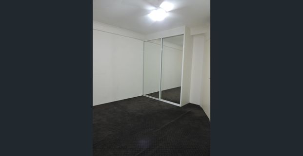 Large 1 Bedroom plus study with lock up garage $825 per week - Available 11th of December. - Photo 1