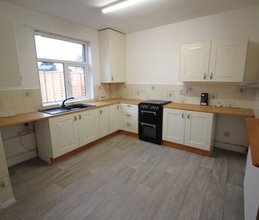 3 bedroom semi-detached house to rent - Photo 6