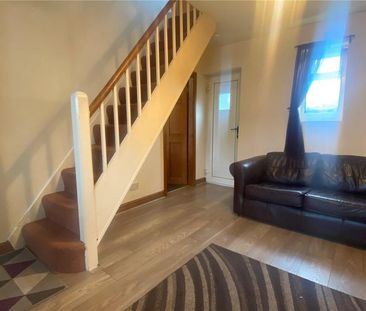 2 bedroom end of terrace house to rent - Photo 2