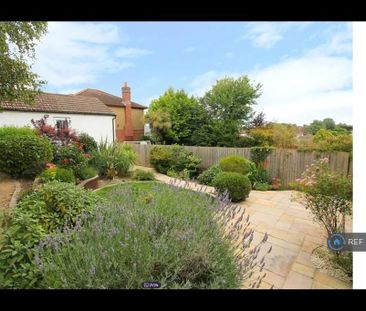 4 bedroom detached house to rent - Photo 2