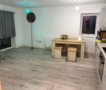 Room in a Shared Flat, Parker St, E16 - Photo 1