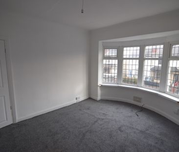 To Let 4 Bed Mid Terraced House - Photo 6