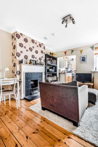 3 bedroom maisonette to rent - Photo 2